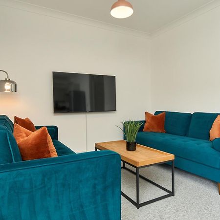 Beautiful 3 Bed Apartment In Bonchurch - Nr Ventnor - Large Outside Terrace & Parking - Dog Friendly - The Perfect Choice For Couples, Friends, Families - 5 Mins To Beach Exterior photo