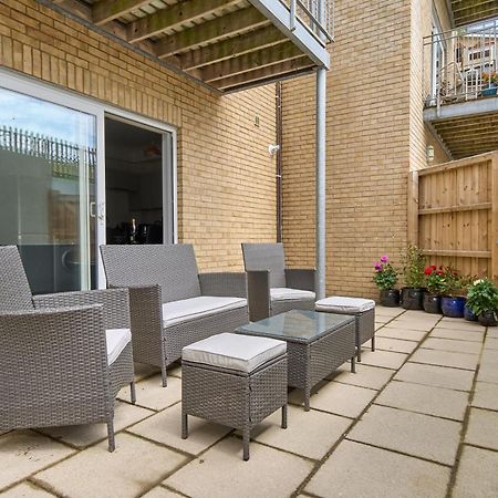 Beautiful 3 Bed Apartment In Bonchurch - Nr Ventnor - Large Outside Terrace & Parking - Dog Friendly - The Perfect Choice For Couples, Friends, Families - 5 Mins To Beach Exterior photo