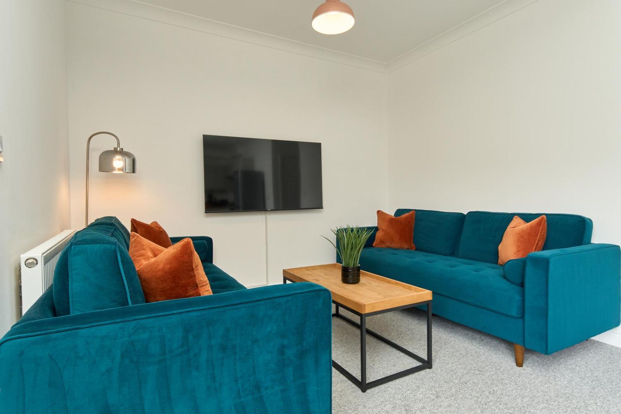 Beautiful 3 Bed Apartment In Bonchurch - Nr Ventnor - Large Outside Terrace & Parking - Dog Friendly - The Perfect Choice For Couples, Friends, Families - 5 Mins To Beach Exterior photo
