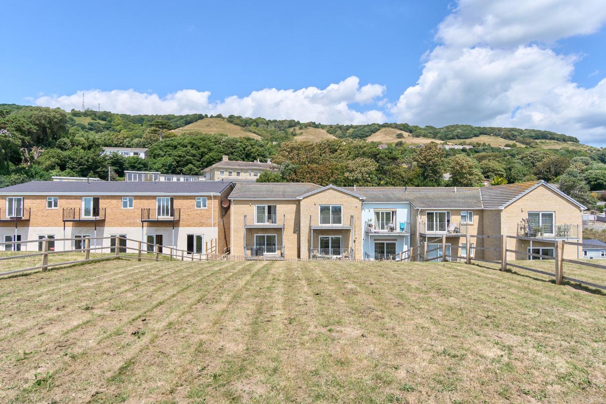 Beautiful 3 Bed Apartment In Bonchurch - Nr Ventnor - Large Outside Terrace & Parking - Dog Friendly - The Perfect Choice For Couples, Friends, Families - 5 Mins To Beach Exterior photo